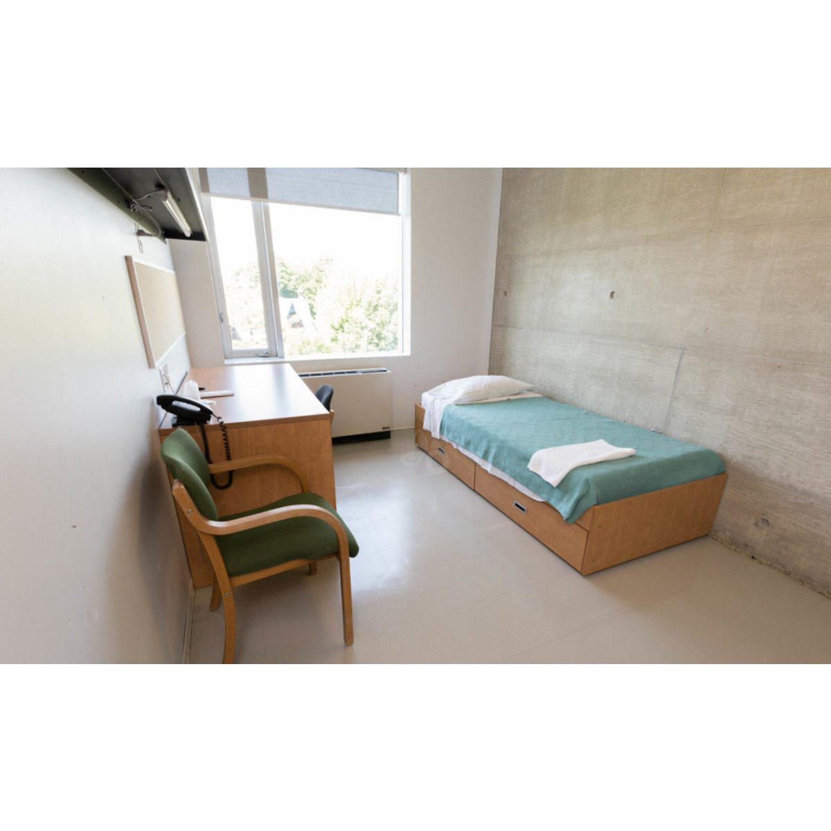 Single room in Innsbruck student housing; suitable for Erasmus students 3