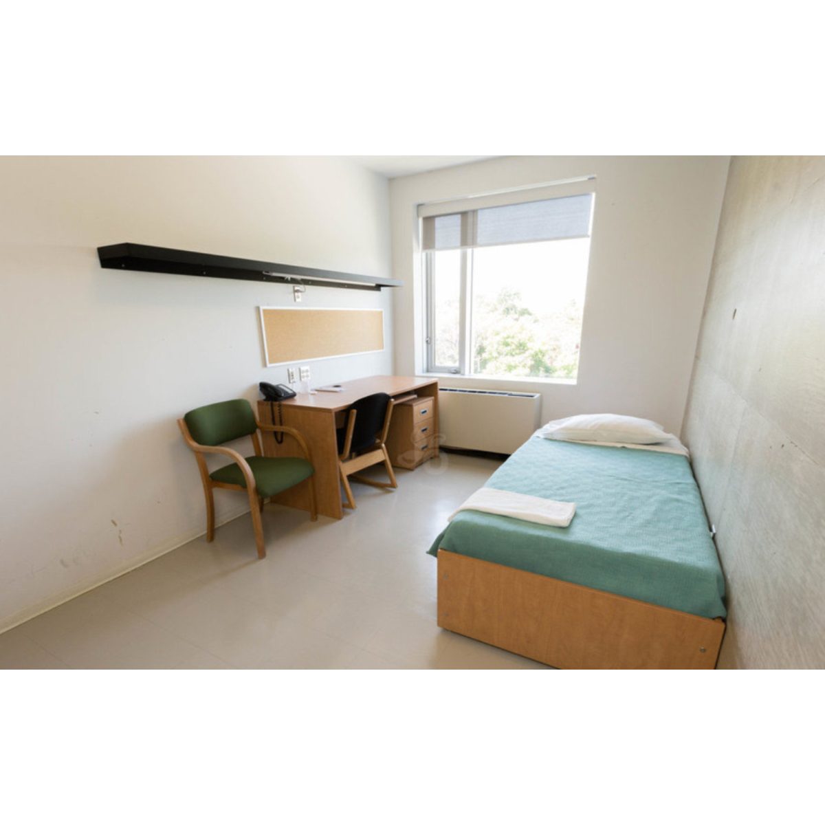 Single room in Innsbruck student housing; suitable for Erasmus students 2
