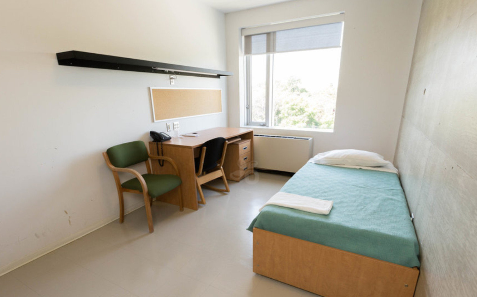 Single room in Innsbruck student housing; suitable for Erasmus students 2