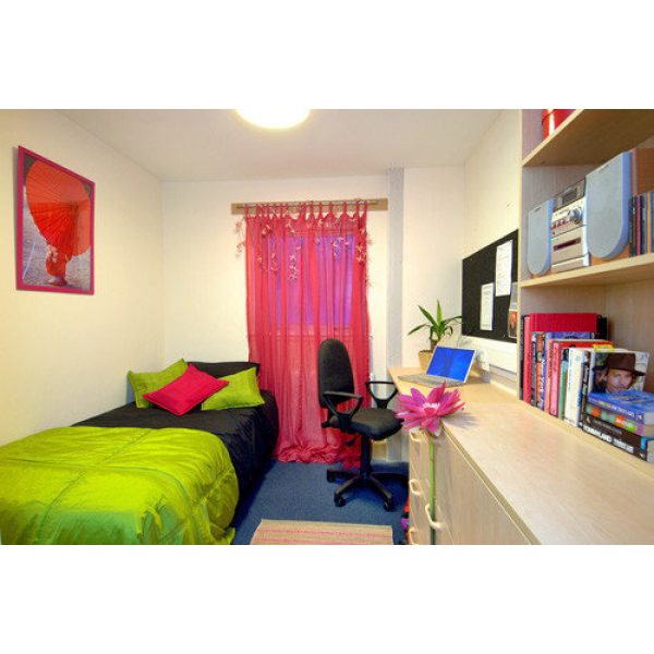 Furnished single room in Salzburg student housing