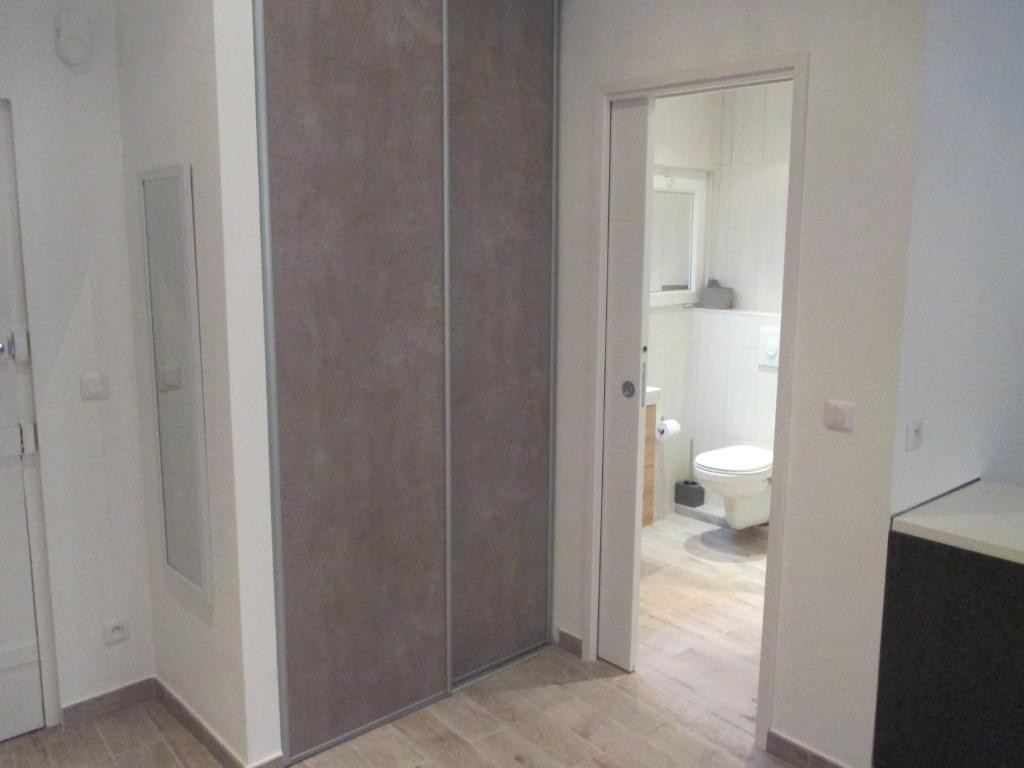 Dazzling 2 bedroom apartment in Zagreb for rent (Students only) | Zagreb apartment for rent 11