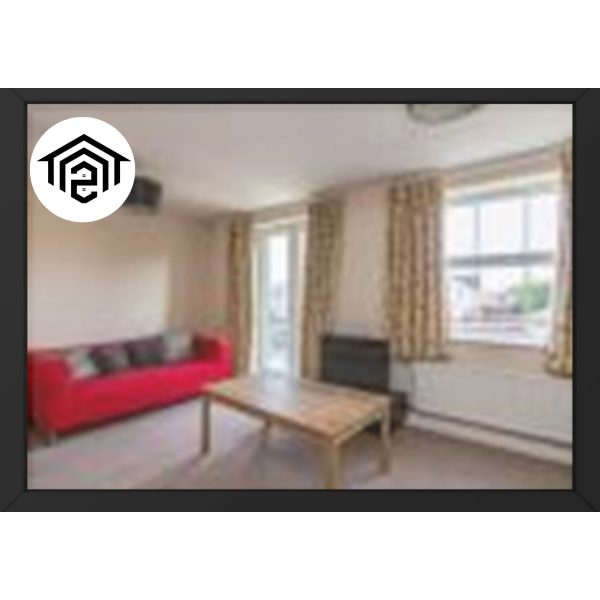 A 4 bedroom terraced house located in Beeston 2