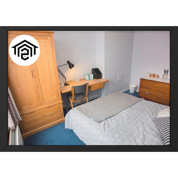 Cosy one bedroom property located in Burley Lodge on the edge of Hyde Park