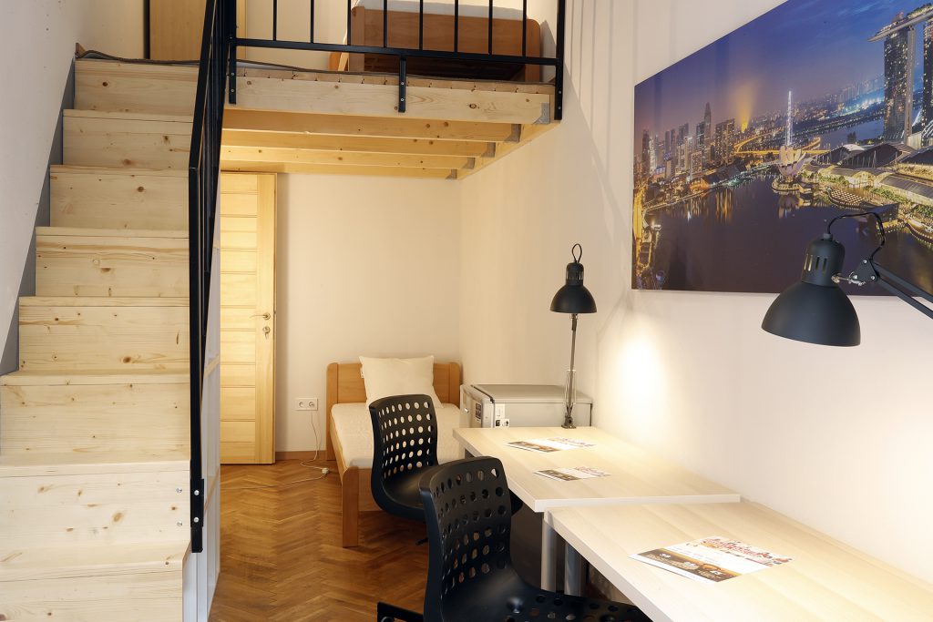 SINGAPORE: STUDIO 9. ERASMUS STUDENT ACCOMMODATION BUDAPEST 21 sqm room for max 2 persons 32