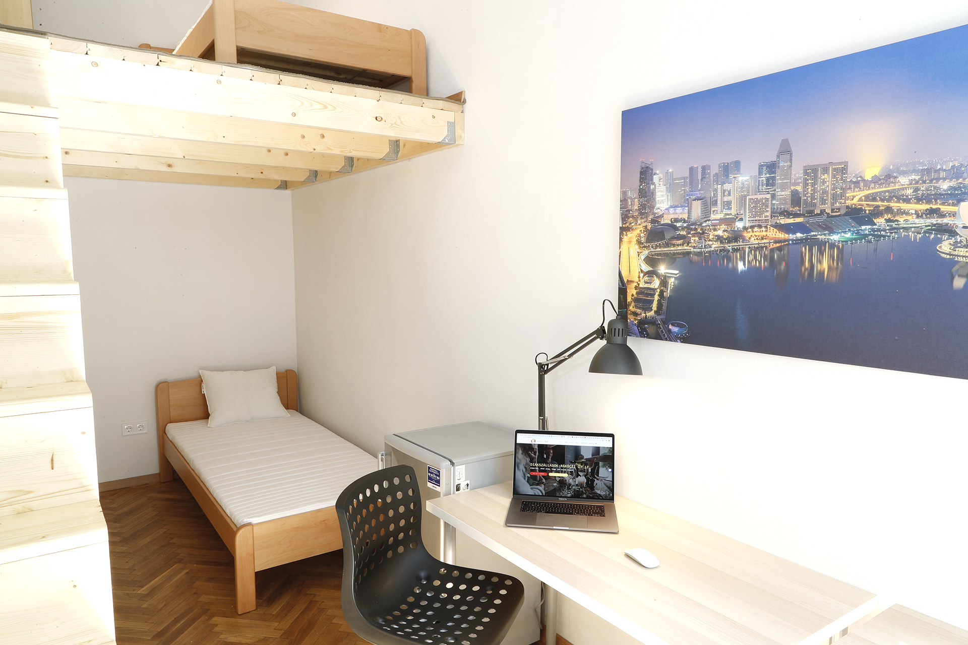 SINGAPORE: STUDIO 9. ERASMUS STUDENT ACCOMMODATION BUDAPEST 21 sqm room for max 2 persons 22