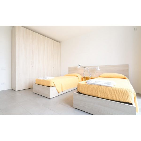 Twin Room in apartment (Brass Double) 15
