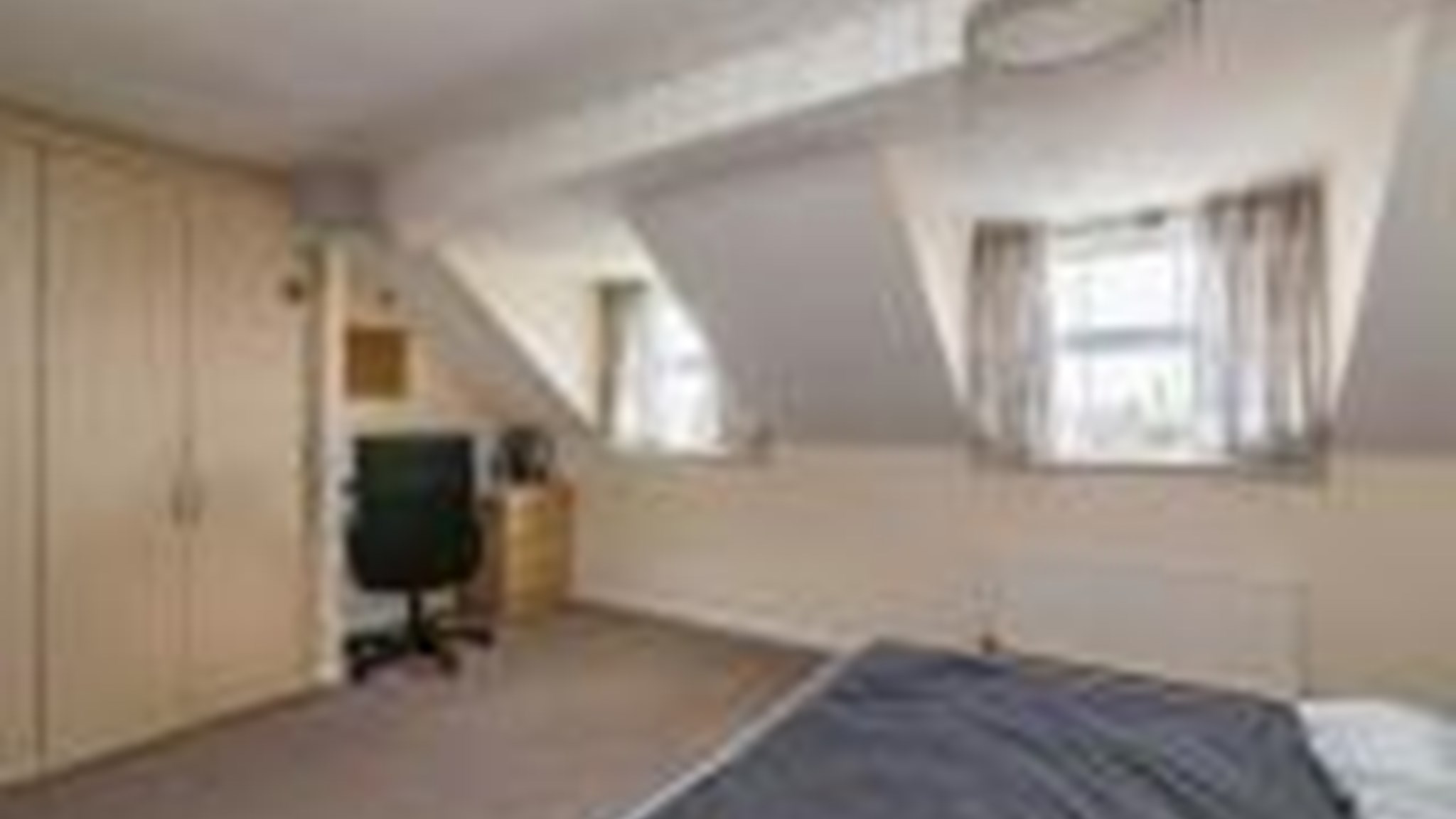 A 4 bedroom terraced house located in Beeston 27