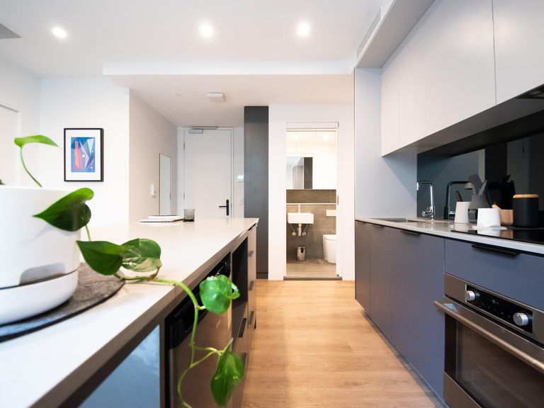6 Bed Apartment with Terrace (Bunk Cabin) – University Square, Melbourne 13