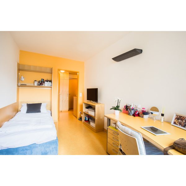 Double room with private bathroom and common in student dorm Innsbruck 13